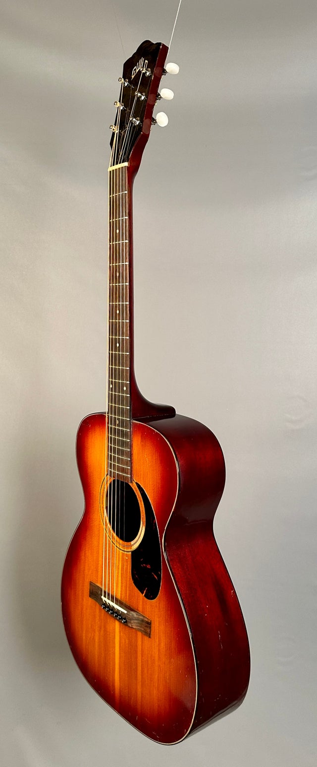 Guild F-20 1966 Sunburst vintage acoustic guitar